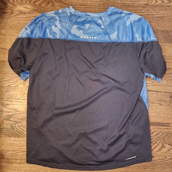 Mens Oakley Workout Shirt - Picture 2 of 7